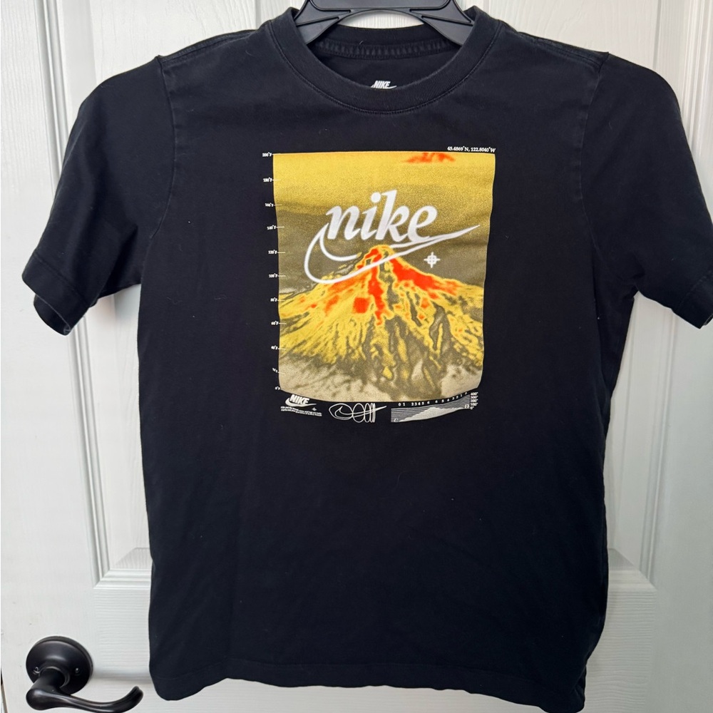 Nike Graphic Mountain tee